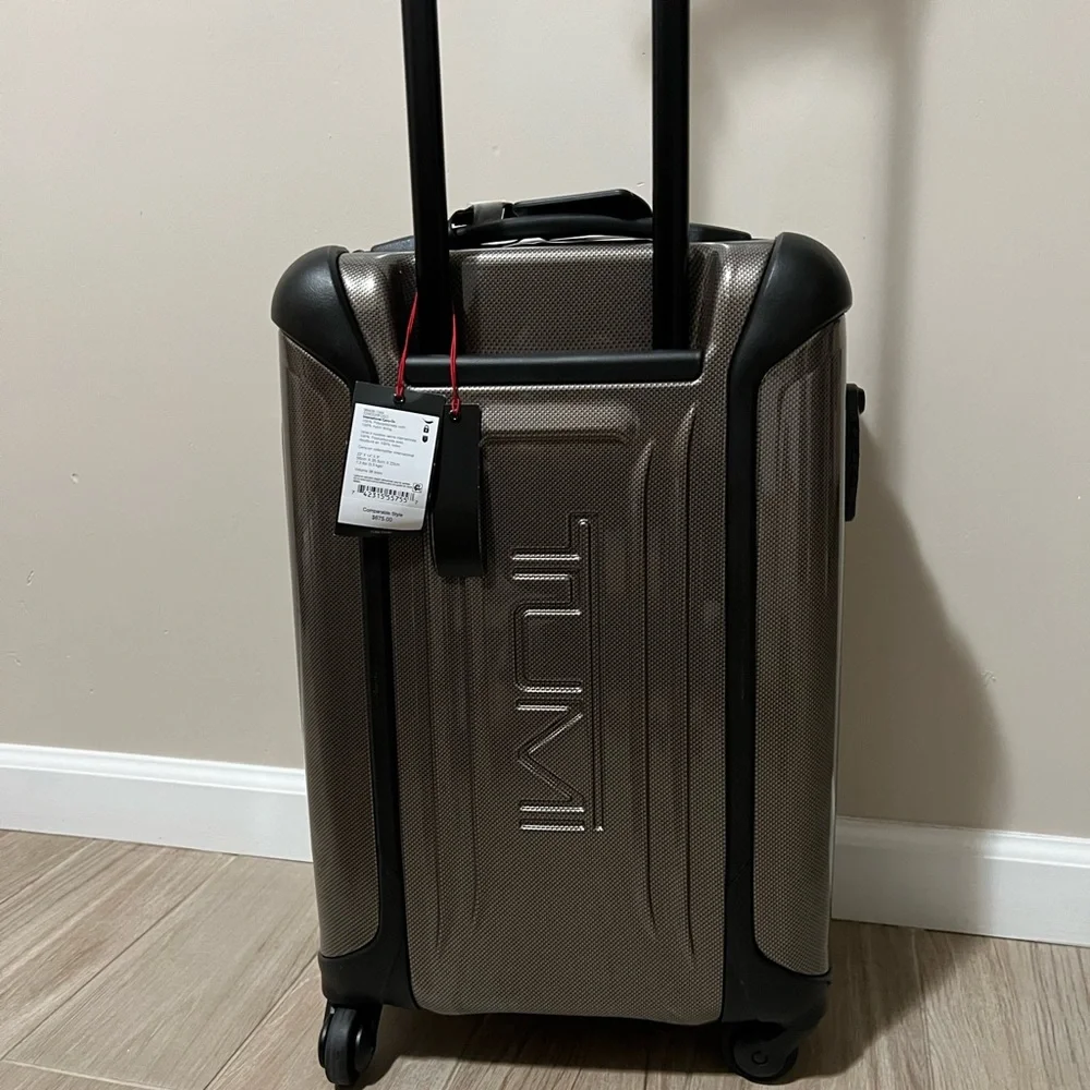 Tumi Vapor 22